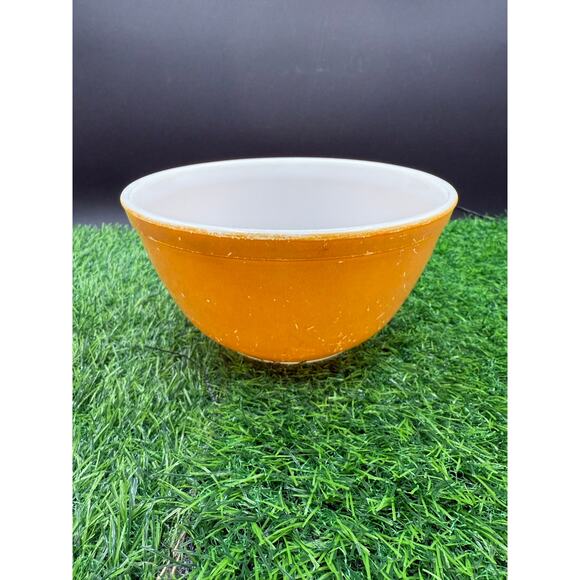 Vintage Pyrex 1½ Qt Brown & Yellow Mixing Bowl – USA Made, Ovenware - Picture 4 of 7